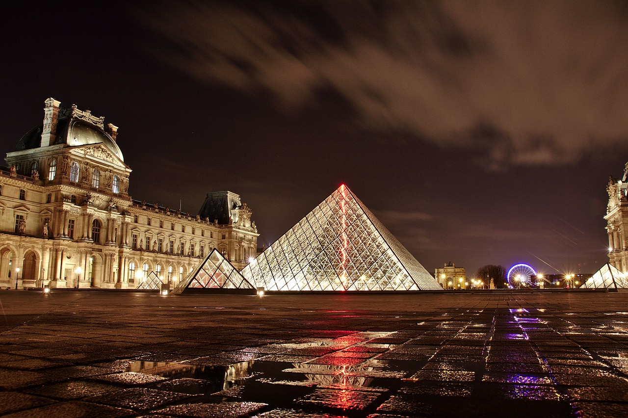 le louvre nuit